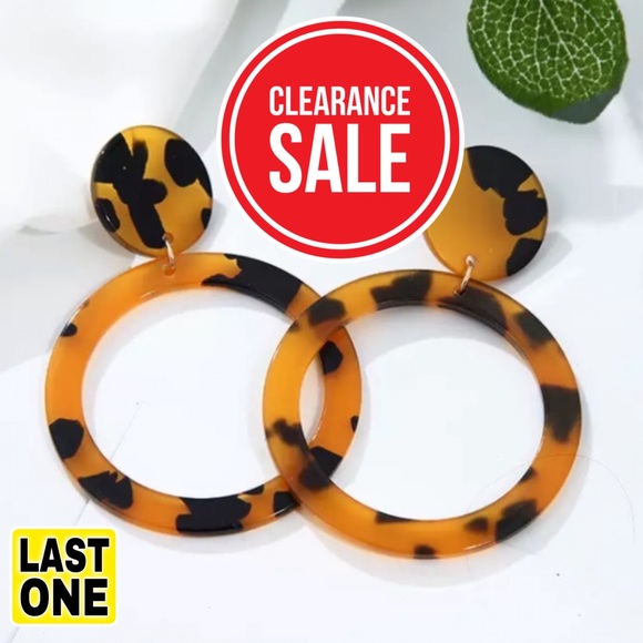 Jewelry - 🔴5/$15🔴CLEARANCE Big Brown Acrylic Earrings NEW